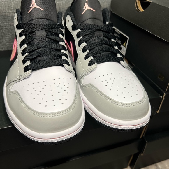 JORDAN 1 Low Bleached Coral (black grey pink) - Picture 3 of 5